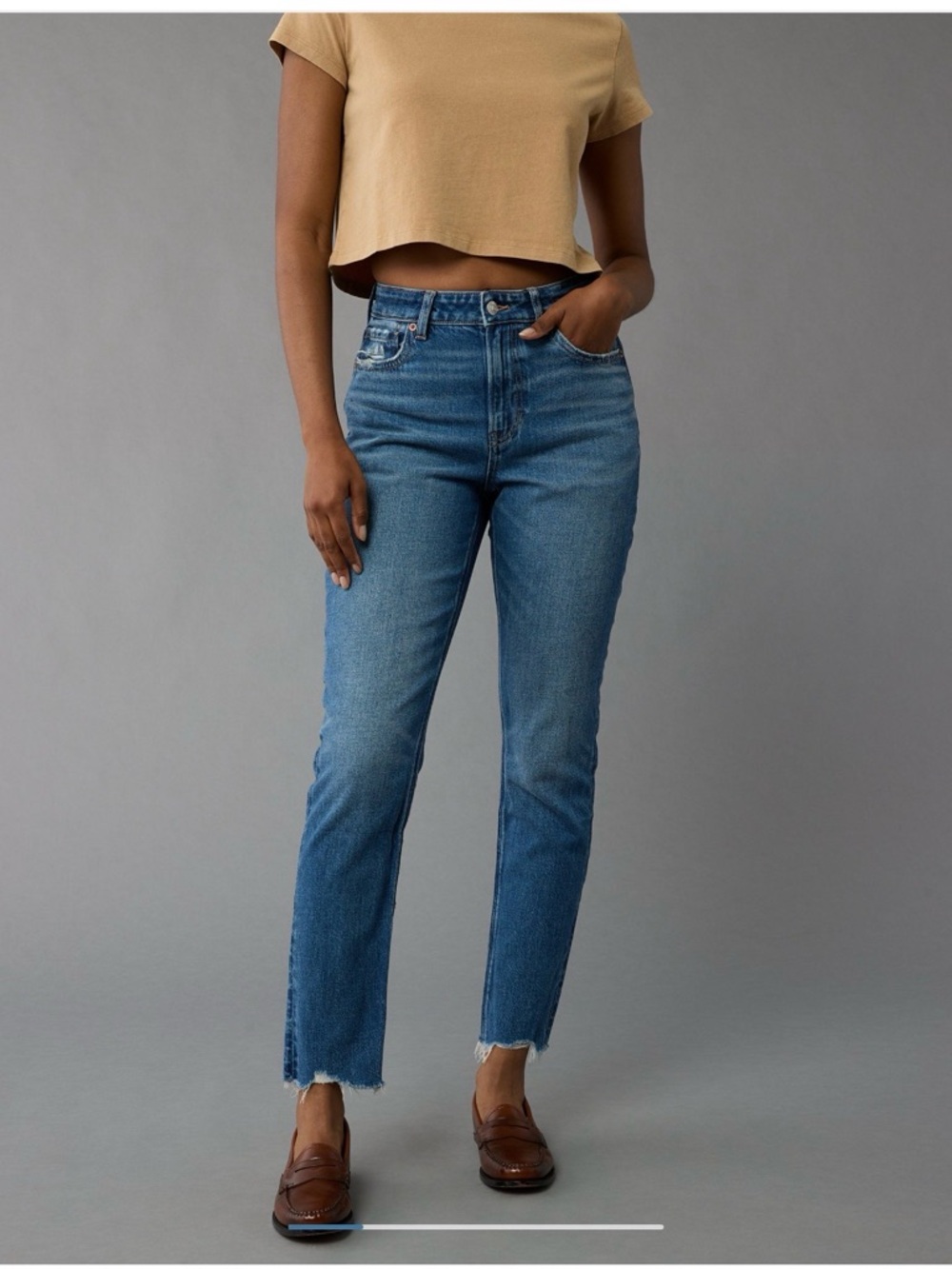 American Eagle Outfitters Womens 4 Long Strigid Mom Jeans Raw Hem Stretch-NWT